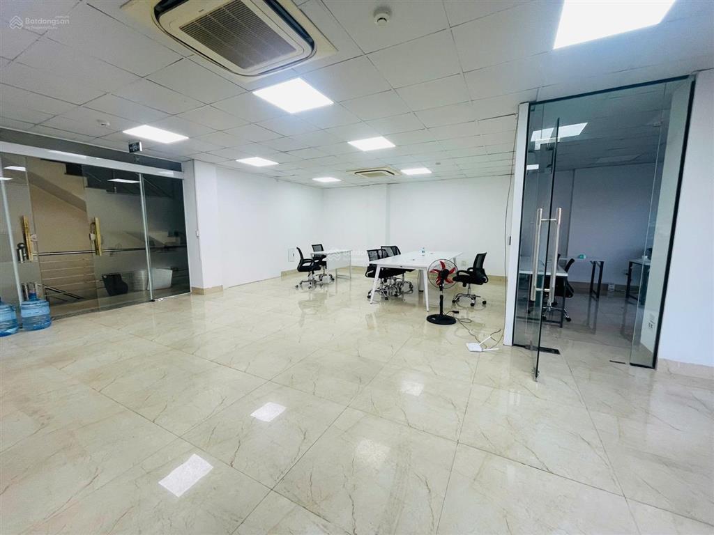 Cho thuê văn phòng giá tốt tại nguyễn cơ thạch, 18 triệu, 120m2 ô góc đỗ xe thoải mái