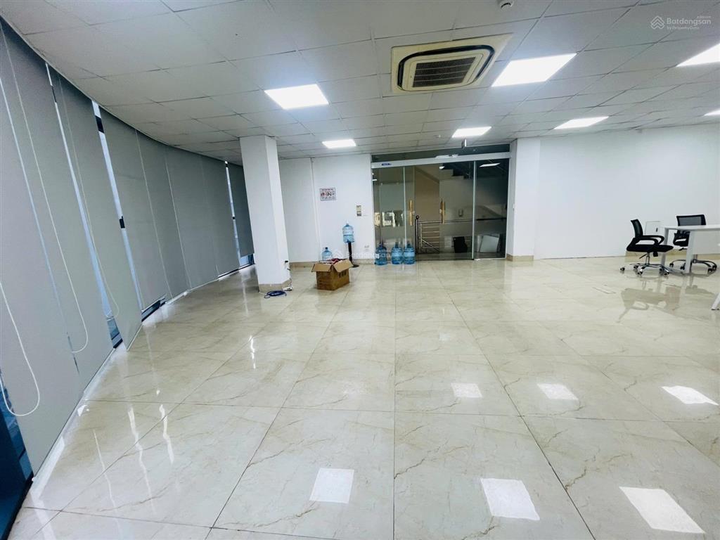 Cho thuê văn phòng giá tốt tại nguyễn cơ thạch, 18 triệu, 120m2 ô góc đỗ xe thoải mái