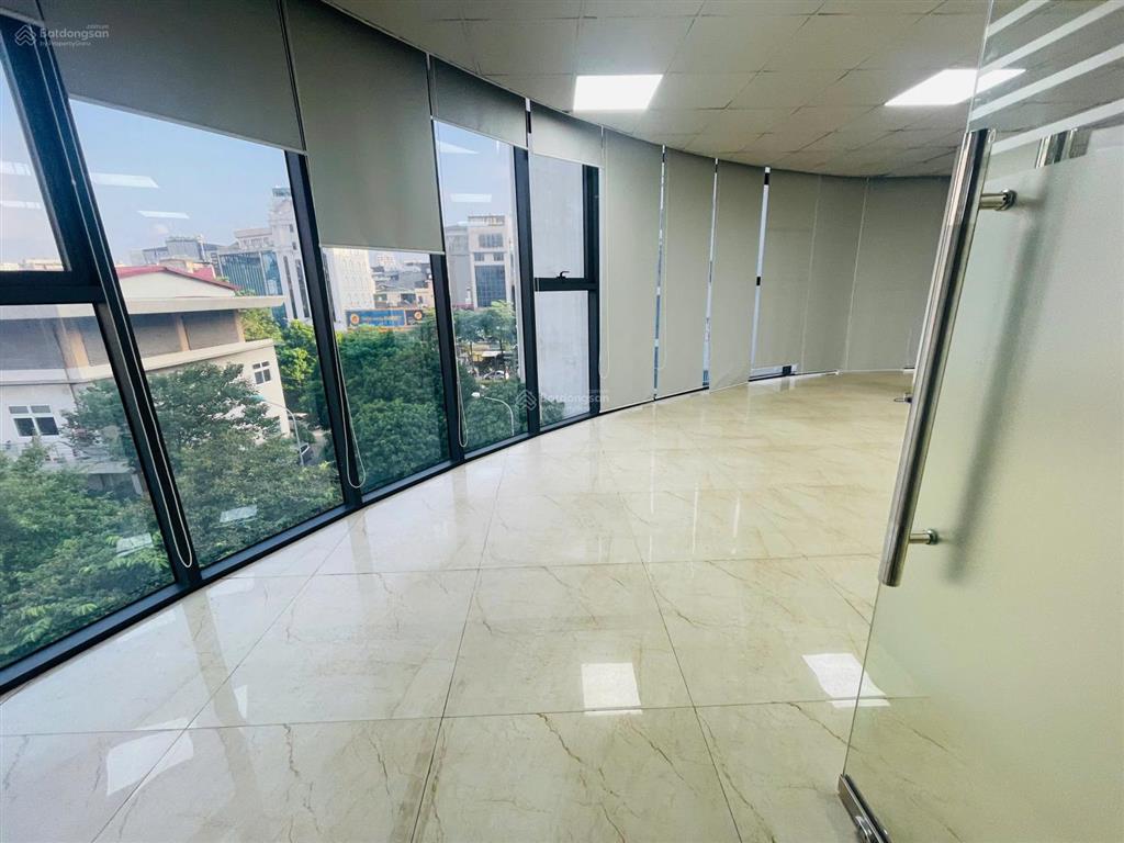 Cho thuê văn phòng giá tốt tại nguyễn cơ thạch, 18 triệu, 120m2 ô góc đỗ xe thoải mái