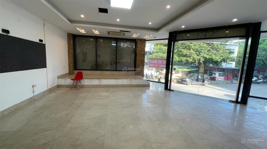 Mặt bằng kinh doanh vị trí đẹp vào ngay kinh doanh tốt, ô góc view khu vực đông sinh viên và dân cư