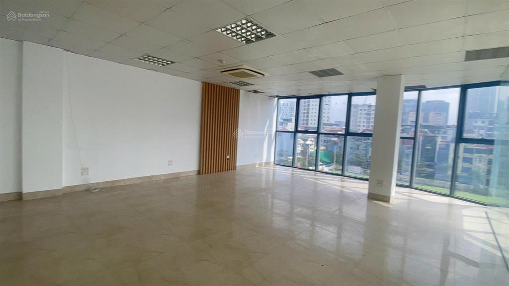 Chính chủ cho thuê văn phòng ô góc ô tô đỗ thoải mái đường nguyễn hoàng giá rẻ vào ngay