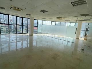 Chính chủ cho thuê văn phòng ô góc ô tô đỗ thoải mái đường nguyễn hoàng giá rẻ vào ngay