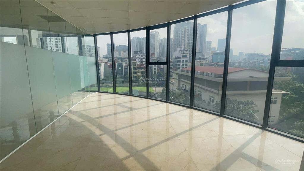 Chính chủ cho thuê văn phòng ô góc ô tô đỗ thoải mái đường nguyễn hoàng giá rẻ vào ngay