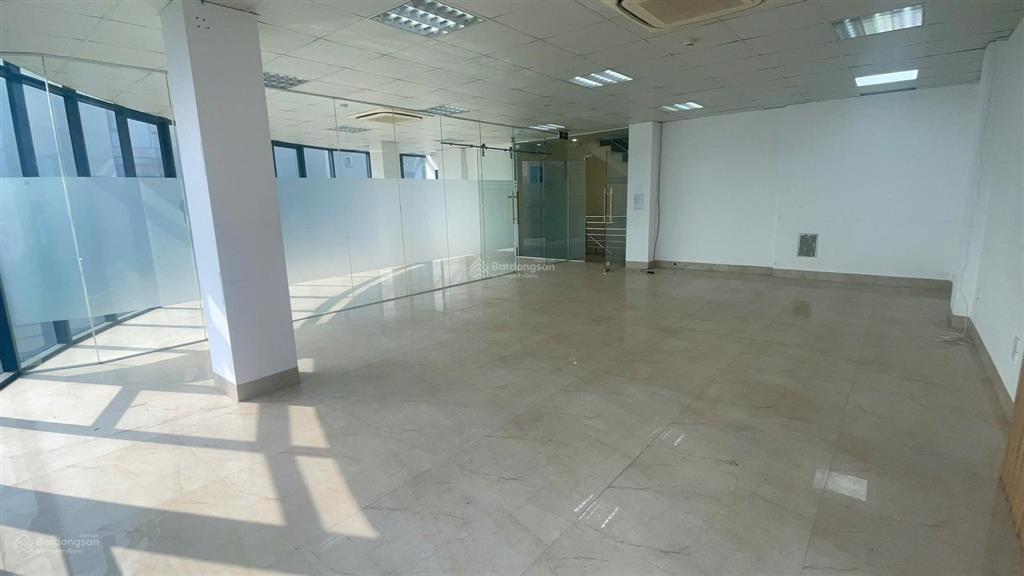 Cho thuê văn phòng tại nguyễn hoàng, 20 triệu, 100m2, mặt tiền 6m, cơ bản