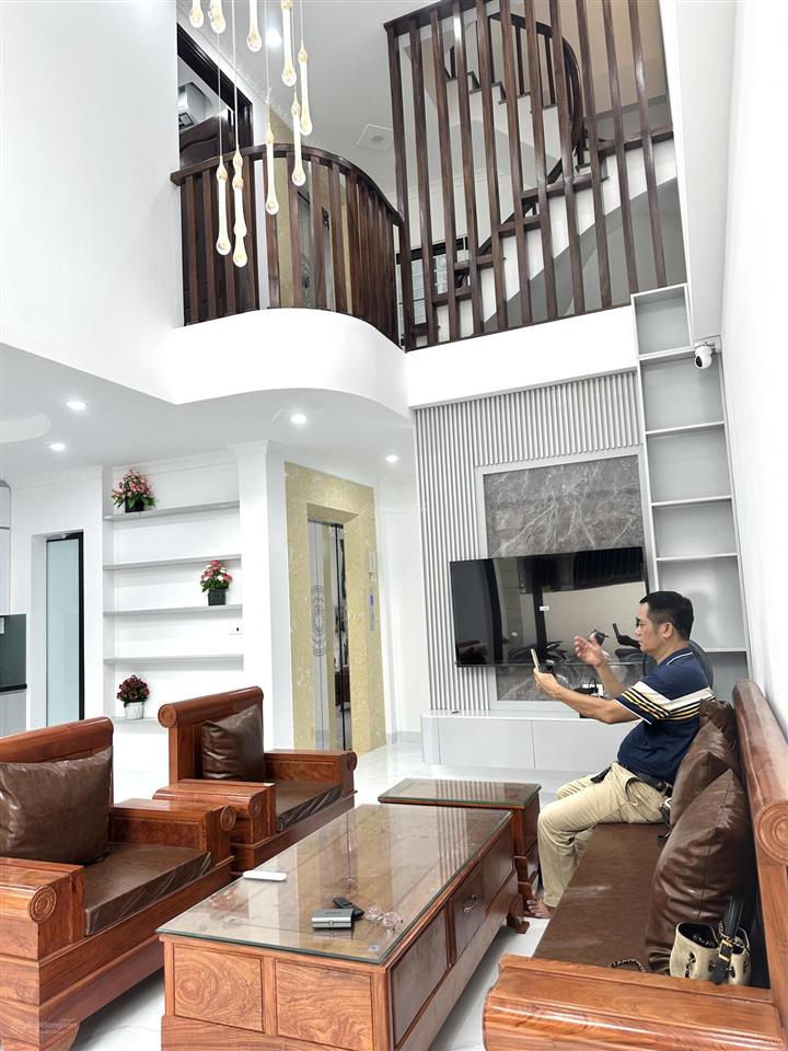 Nhà lô góc la khê hà đông 50m2 * 6 tầng  thang máy mới king koong chỉ việc vào ở.