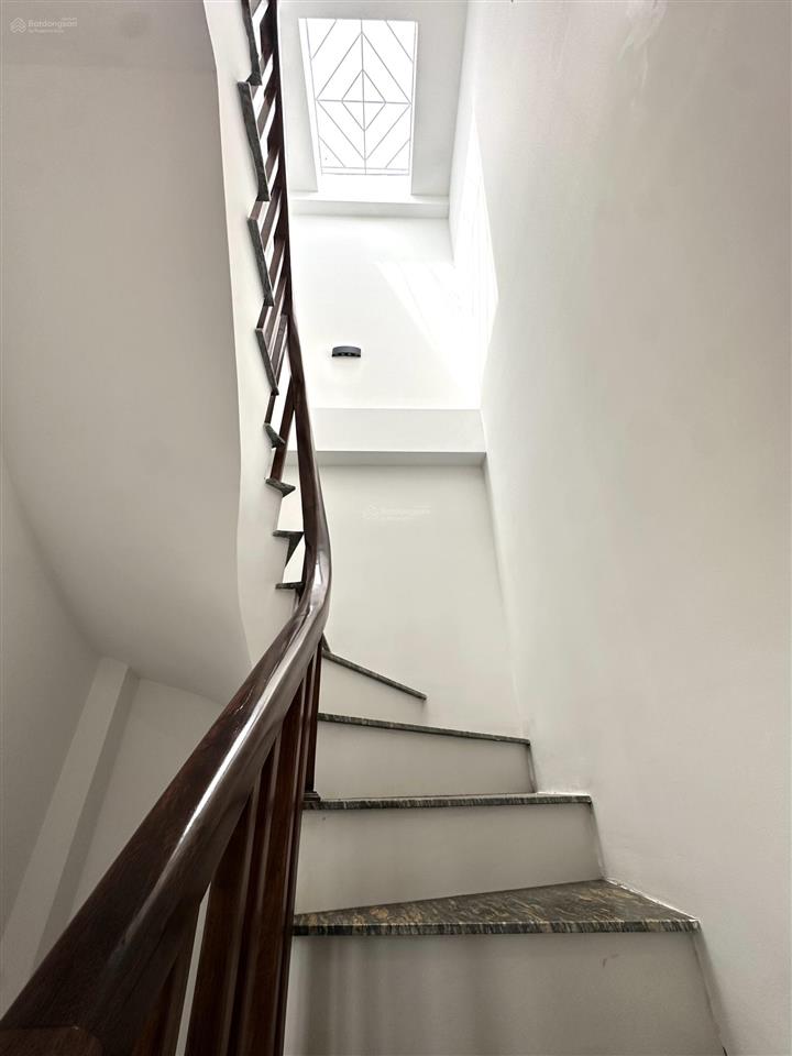 Nhà lô góc la khê hà đông 50m2 * 6 tầng  thang máy mới king koong chỉ việc vào ở.