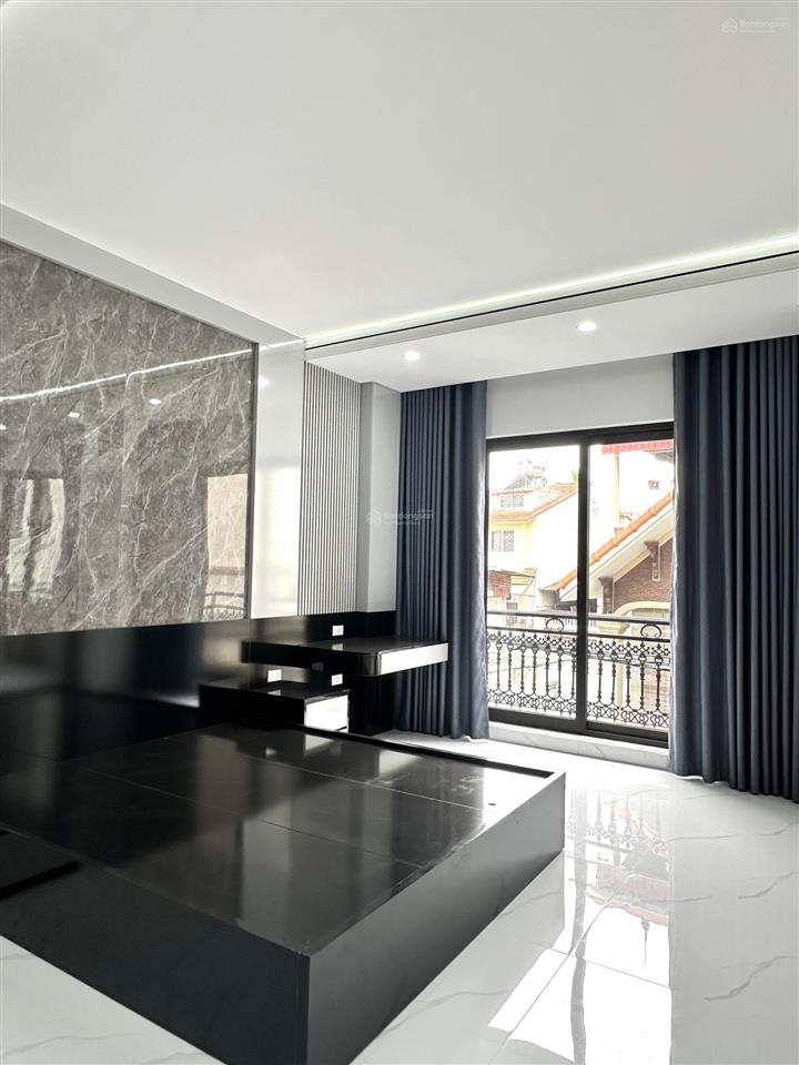 Nhà lô góc la khê hà đông 50m2 * 6 tầng  thang máy mới king koong chỉ việc vào ở.