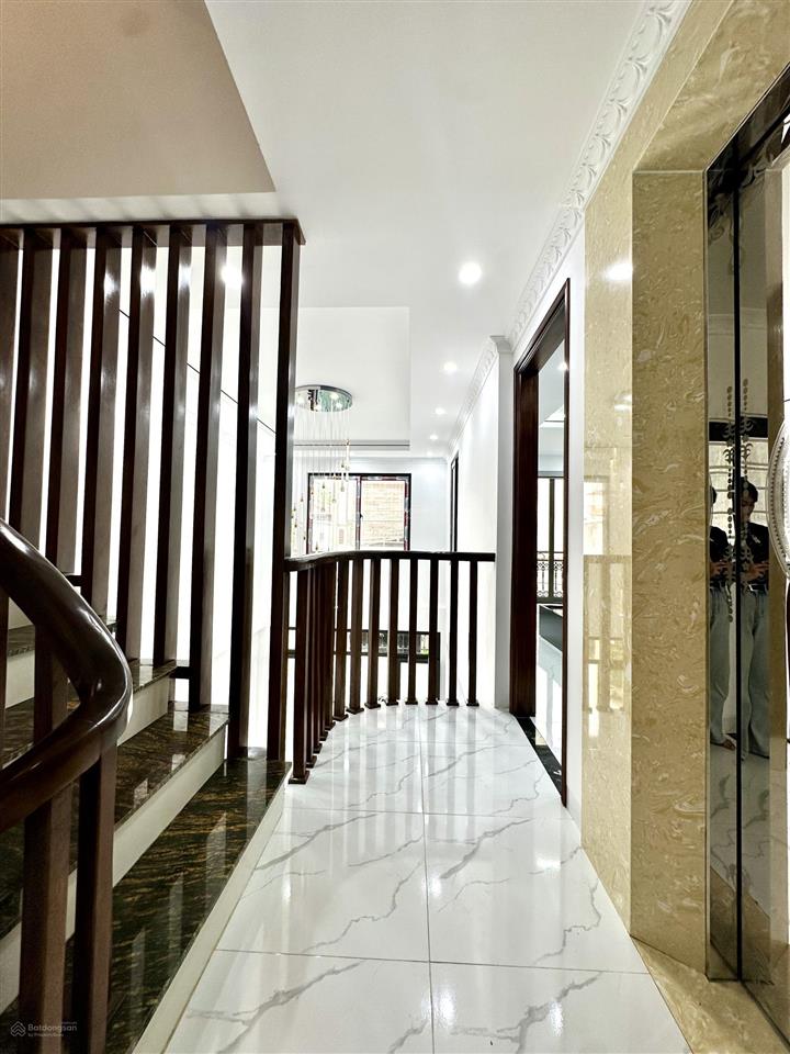 Nhà lô góc la khê hà đông 50m2 * 6 tầng  thang máy mới king koong chỉ việc vào ở.