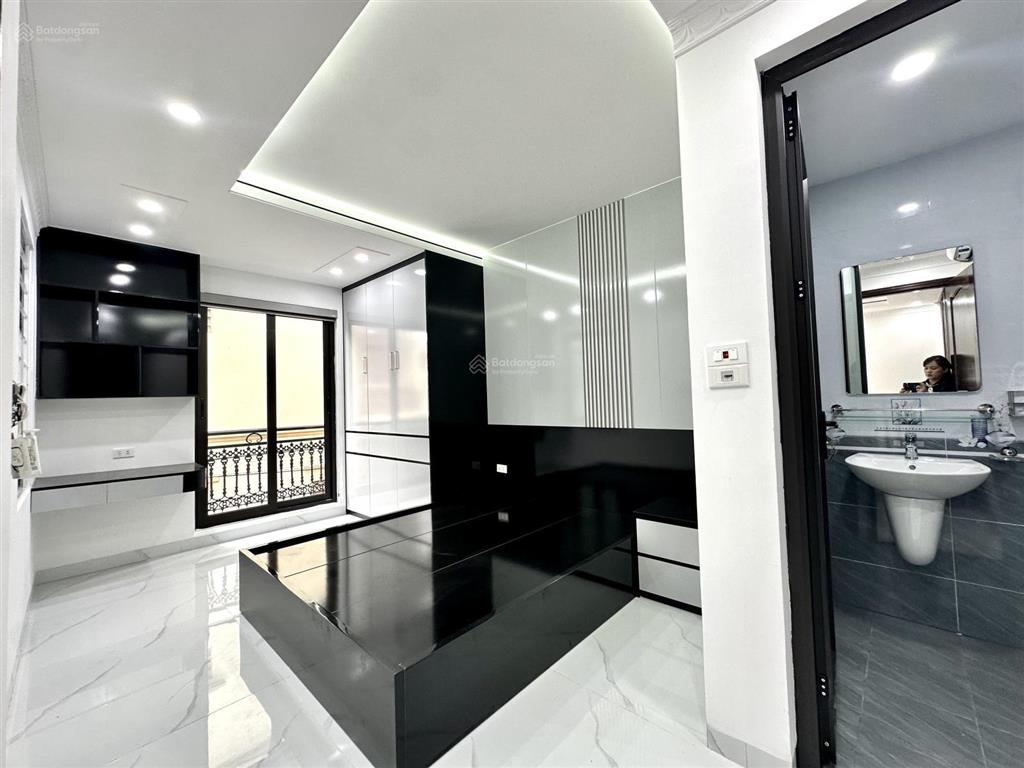 Nhà lô góc la khê hà đông 50m2 * 6 tầng  thang máy mới king koong chỉ việc vào ở.