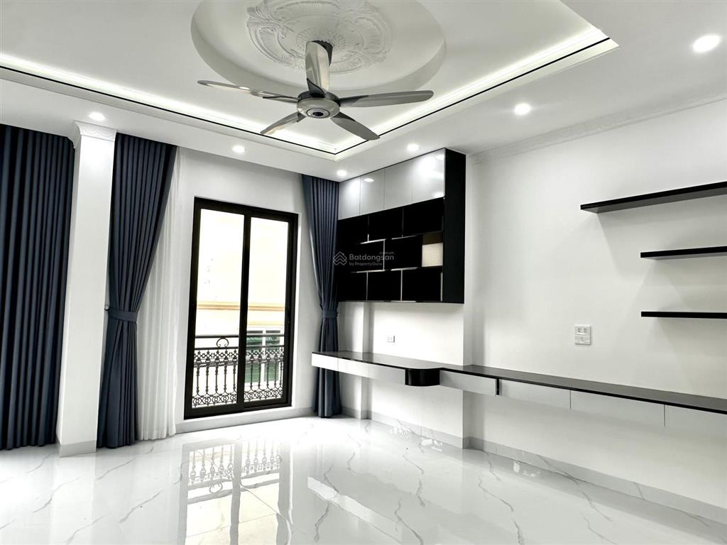 Nhà lô góc la khê hà đông 50m2 * 6 tầng  thang máy mới king koong chỉ việc vào ở.