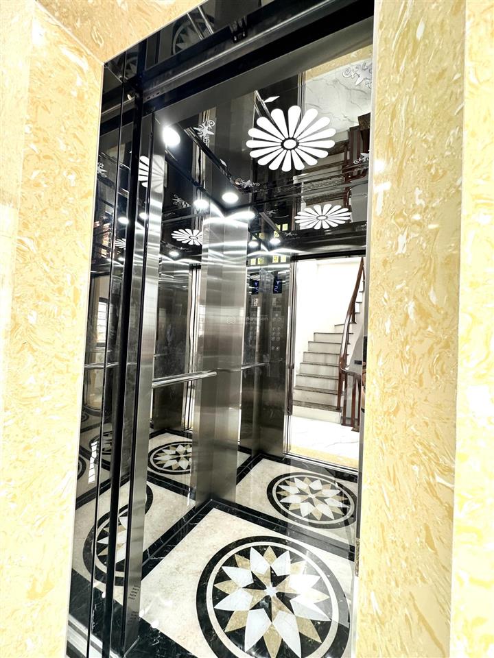 Nhà lô góc la khê hà đông 50m2 * 6 tầng  thang máy mới king koong chỉ việc vào ở.