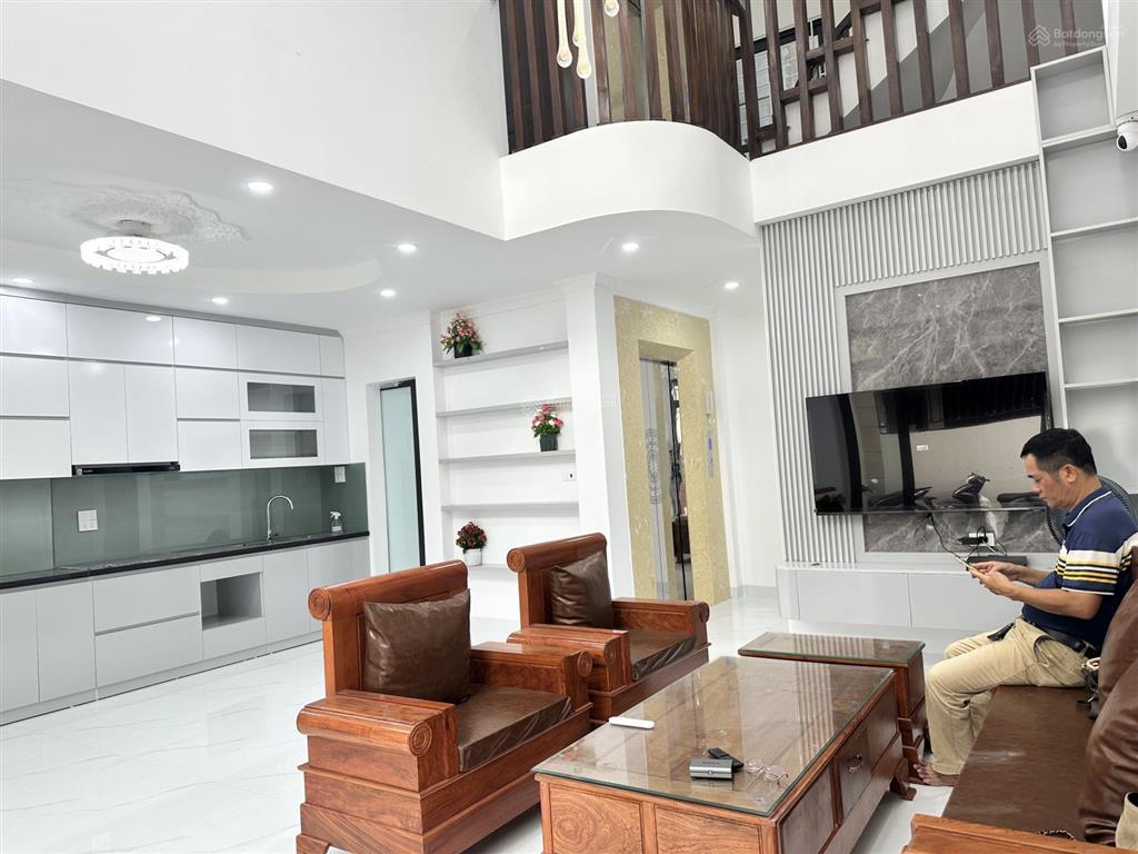 Nhà lô góc la khê hà đông 50m2 * 6 tầng  thang máy mới king koong chỉ việc vào ở.