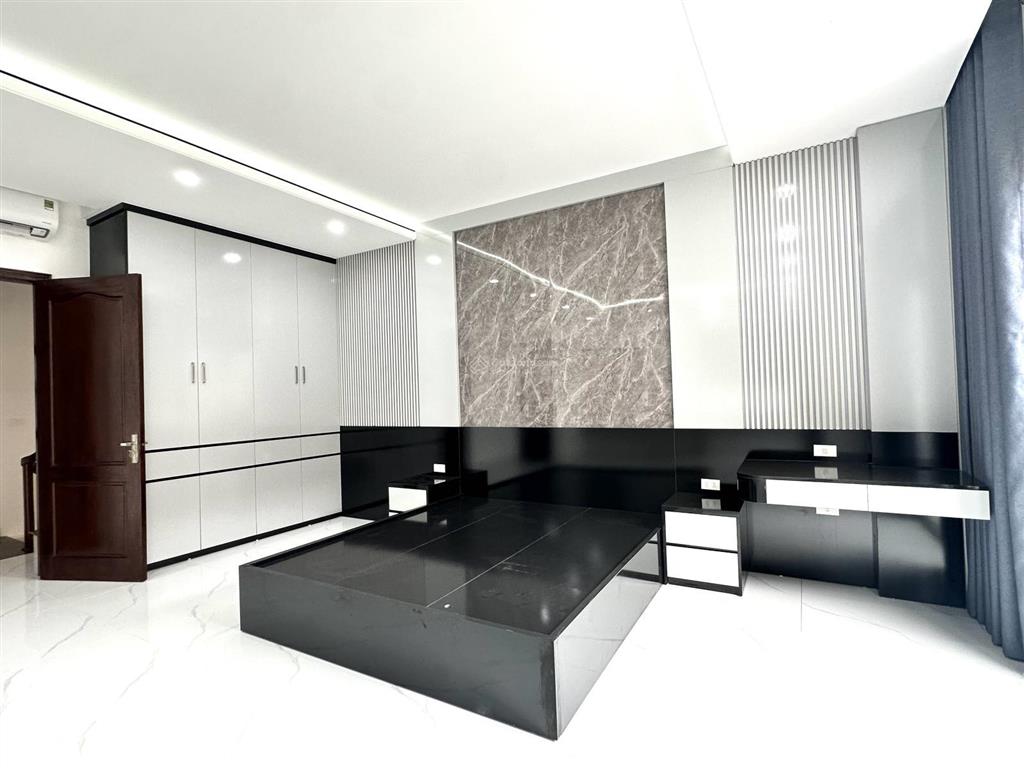 Nhà lô góc la khê hà đông 50m2 * 6 tầng  thang máy mới king koong chỉ việc vào ở.