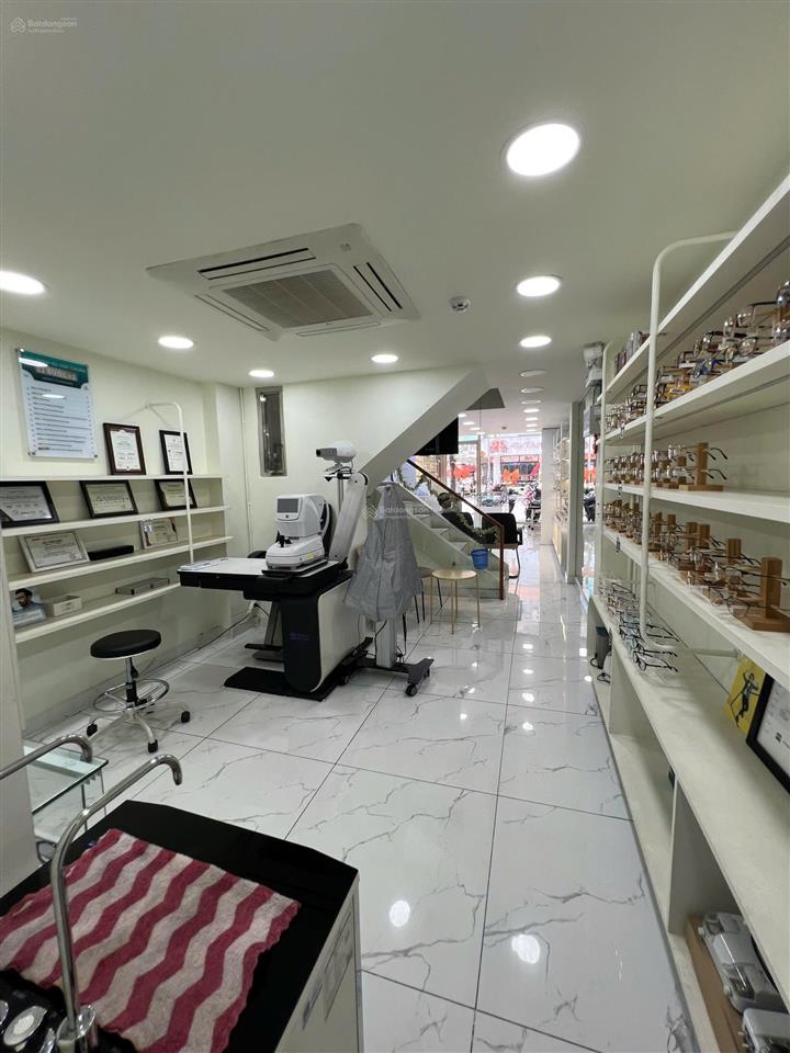 Mặt tiền kinh doanh  cạnh vạn hạnh mall  4 tầng  chỉ 58tr/tháng