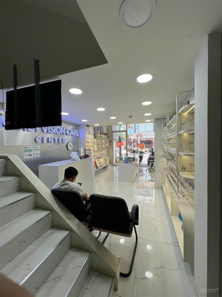 Mặt tiền kinh doanh  cạnh vạn hạnh mall  4 tầng  chỉ 58tr/tháng