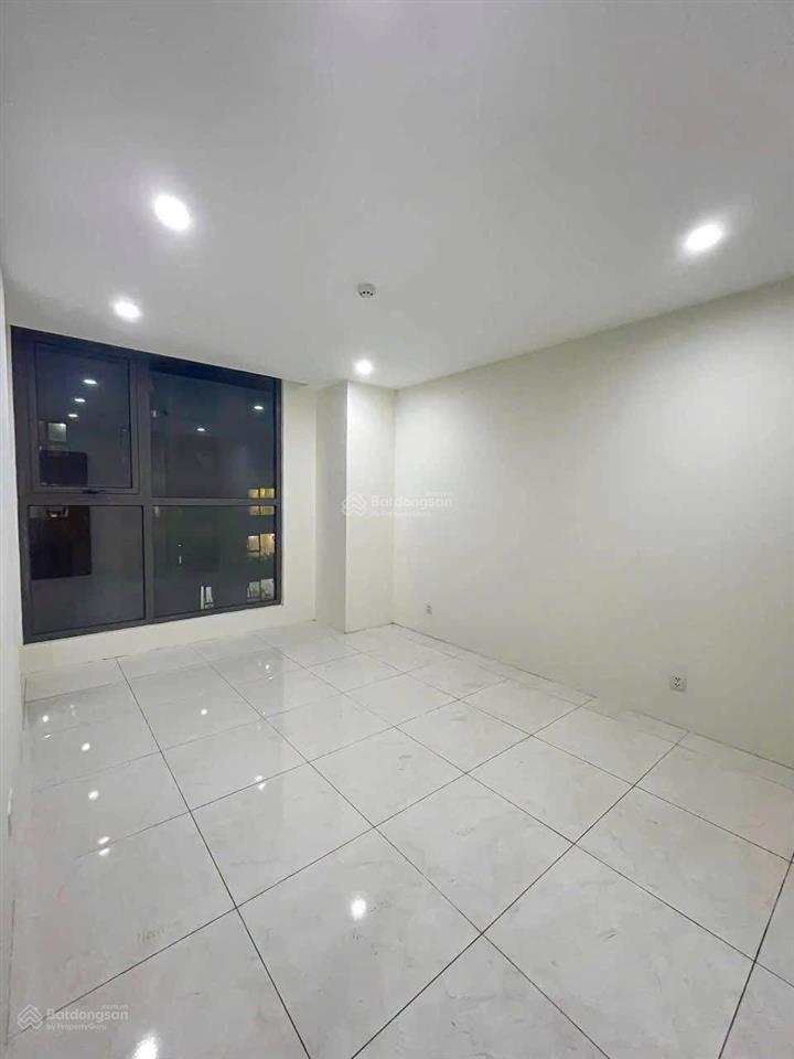 Hơn 3 tỷ, gia đình cô chủ muốn bán housinco 288 nguyễn xiển 62.5m, 2 phòng ngủ