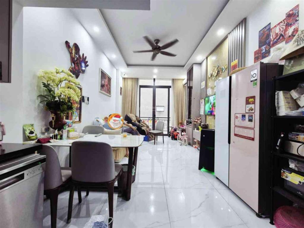 Phân lô  oto tránh  quanh 9 tỷ  đường láng 31m, 5 tầng dân xây, gara oto