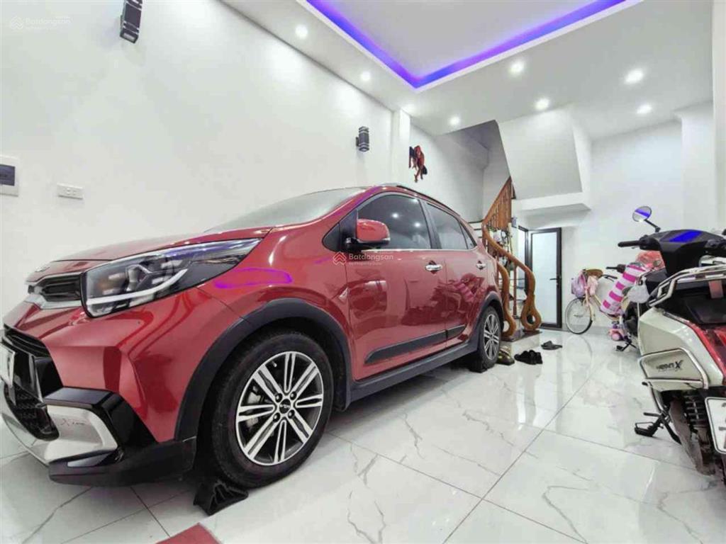 Gara ô tô  gần đh giao thông vận tải  31m 5 tầng dân xây, nhà đẹp sẵn ở.
