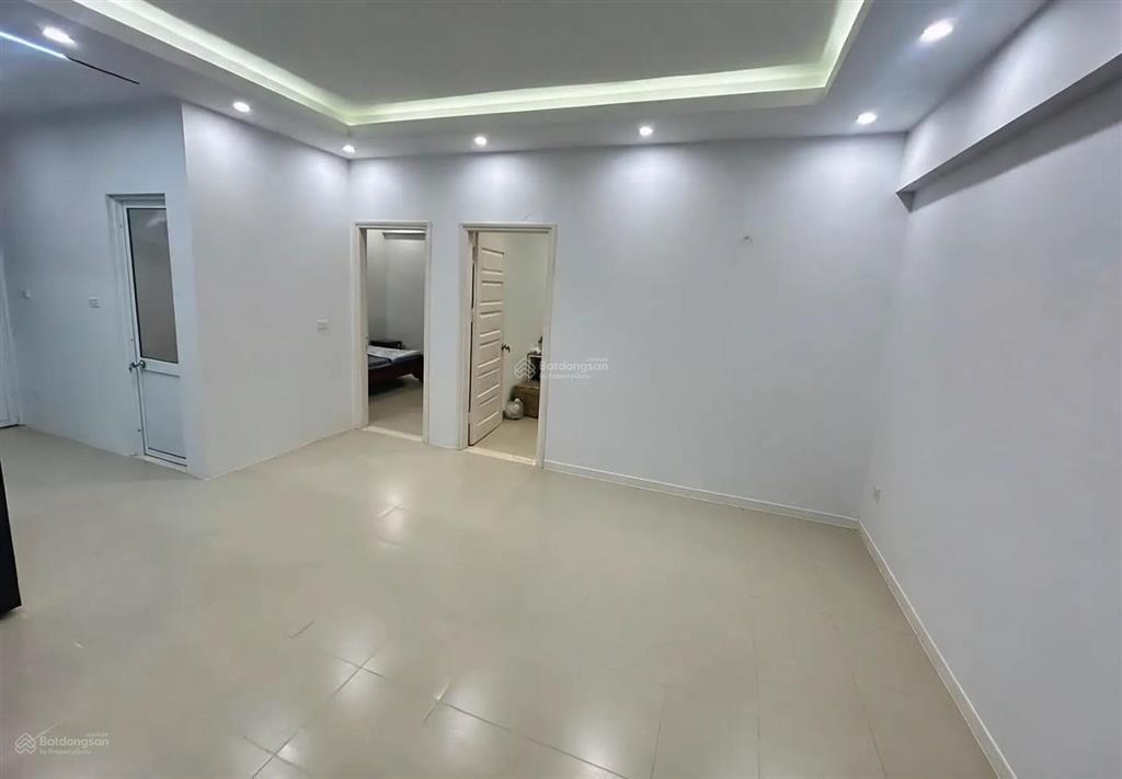 2,85 tỷ, gia đình chuyển đổi muốn bán căn vĩnh hoàng 2 phòng ngủ rộng, vài bước chân ra hồ điều hòa