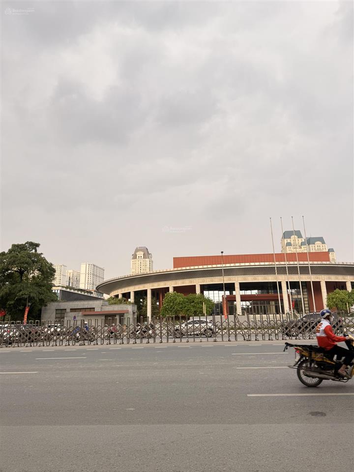 Bán đất lê đức thọ, vỉa hè ô tô tránh, mặt tiền 8m. kinh doanh. 120m2,hơn 30 tỷ. 0978 996 ***