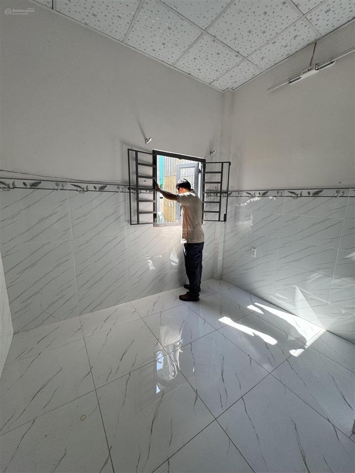 [quận 4] chính chủ cho thuê nhà mới nguyên căn, hẻm 1/ tôn đản 2pn2wc