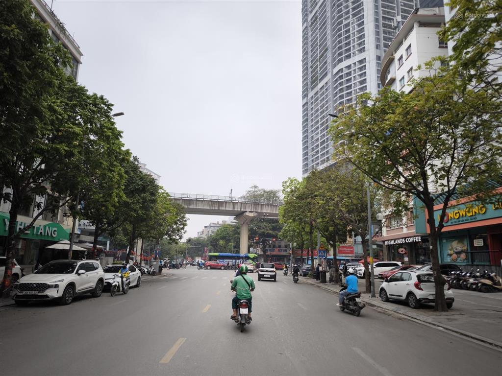 Bán khách sạn 5* nguyễn hoàng 252m2  10t  mt 30m  180 tỷ lô góc dt 500tr/th htr banks 0915 121 ***