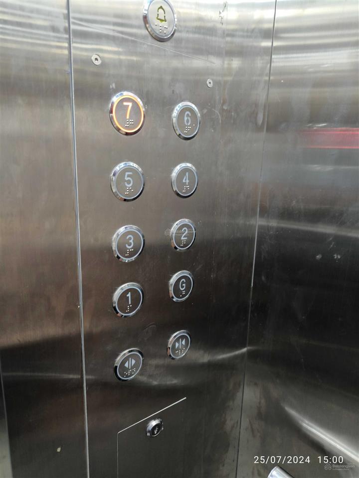 Bán khách sạn 5* nguyễn hoàng 252m2  10t  mt 30m  180 tỷ lô góc dt 500tr/th htr banks 0915 121 ***