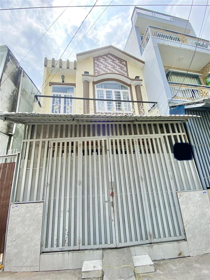 Ngay tỉnh lộ 10  2 tầng  hiếm 5.2x10m  2 pn  hẻm 5m  cách mt 10m.