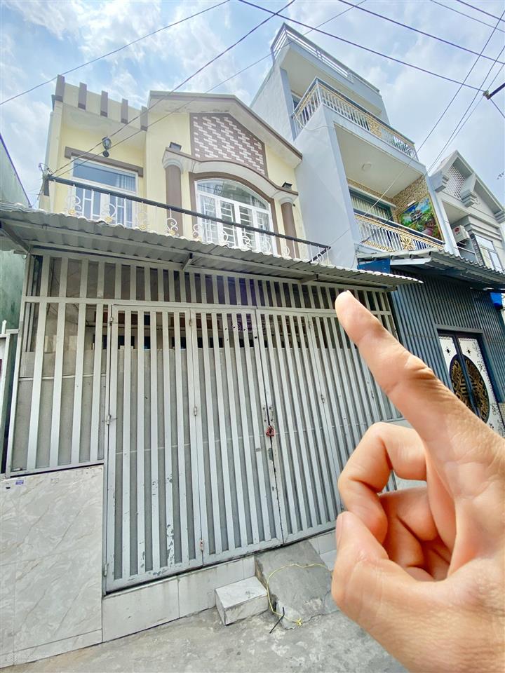 Ngay tỉnh lộ 10  2 tầng  hiếm 5.2x10m  2 pn  hẻm 5m  cách mt 10m.