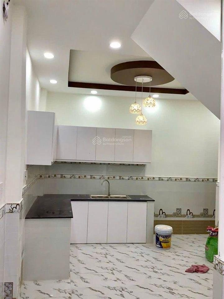 Ngay tỉnh lộ 10  2 tầng  hiếm 5.2x10m  2 pn  hẻm 5m  cách mt 10m.