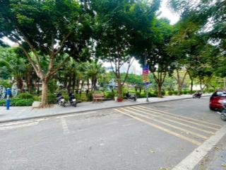 Đất cổ linh, phố trạm, view công viên, p lô, vỉa hè, 3 ô tô tránh, kd, dt 70 m, mt 6.3 m, giá 28tỷ4