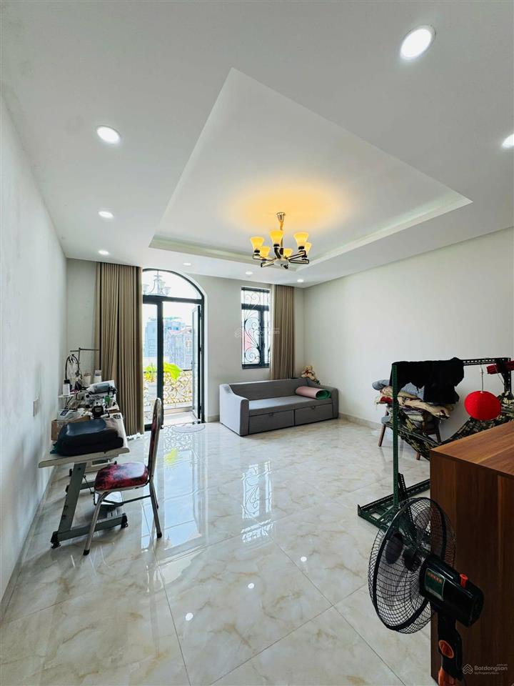 Vị trí đẹp, nhà 4 tầng  hẻm 6m, man thiện, quận 9