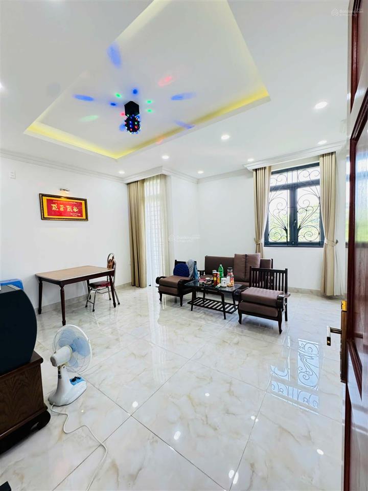 Vị trí đẹp, nhà 4 tầng  hẻm 6m, man thiện, quận 9