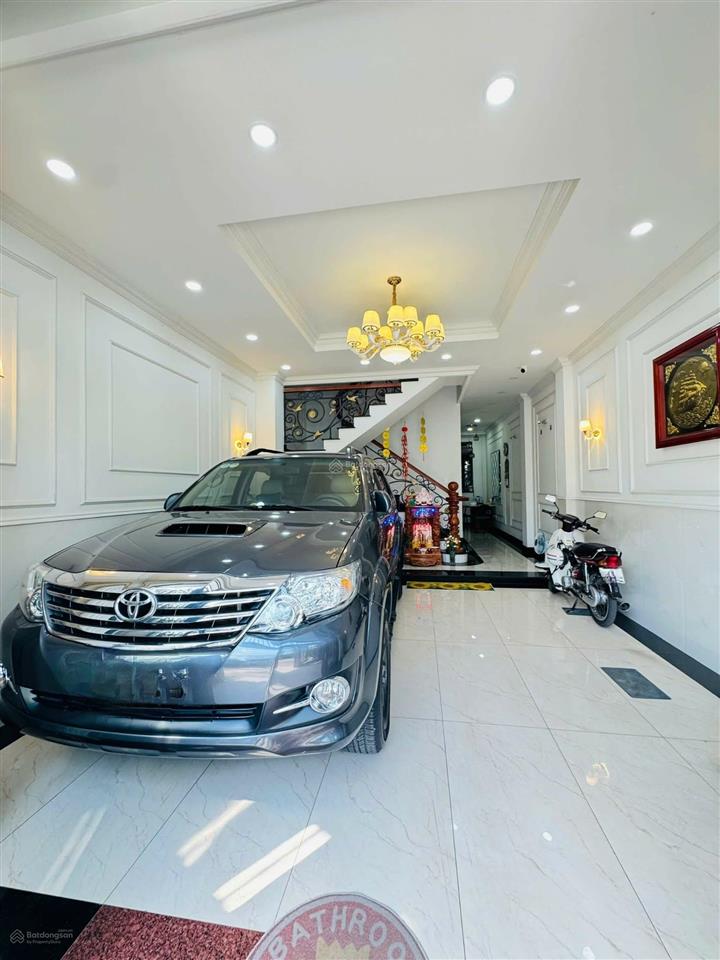 Vị trí đẹp, nhà 4 tầng  hẻm 6m, man thiện, quận 9