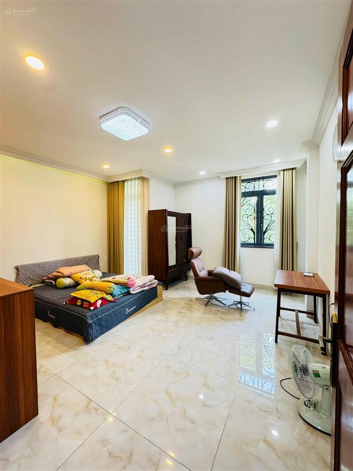 Vị trí đẹp, nhà 4 tầng  hẻm 6m, man thiện, quận 9