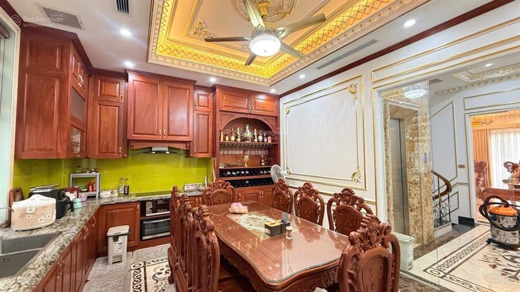 Chính chủ bán nhà võng thị  trích sài. dt 56m x 6t thang máy có gara ô tô, giá 19tỷ5.