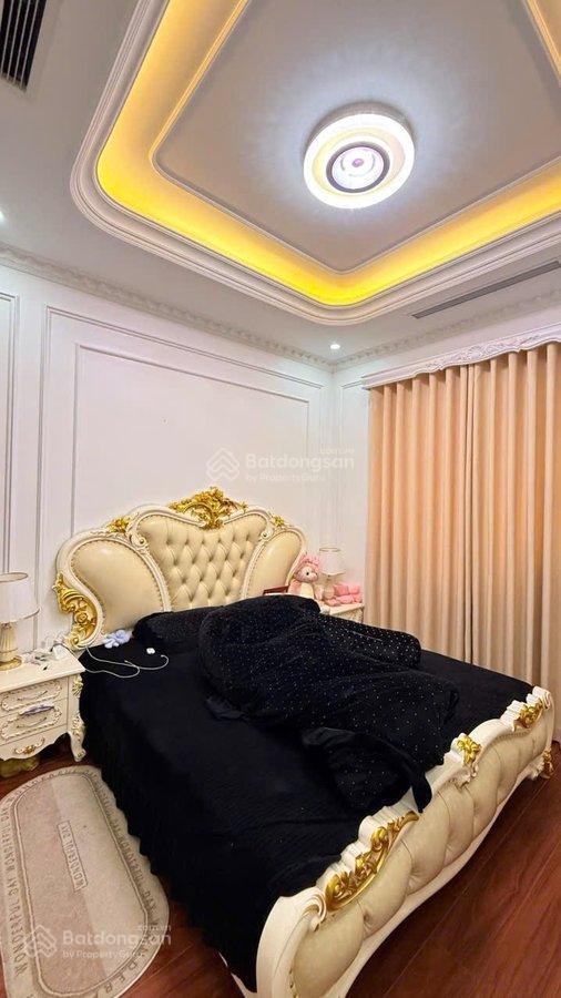 Chính chủ bán nhà võng thị  trích sài. dt 56m x 6t thang máy có gara ô tô, giá 19tỷ5.