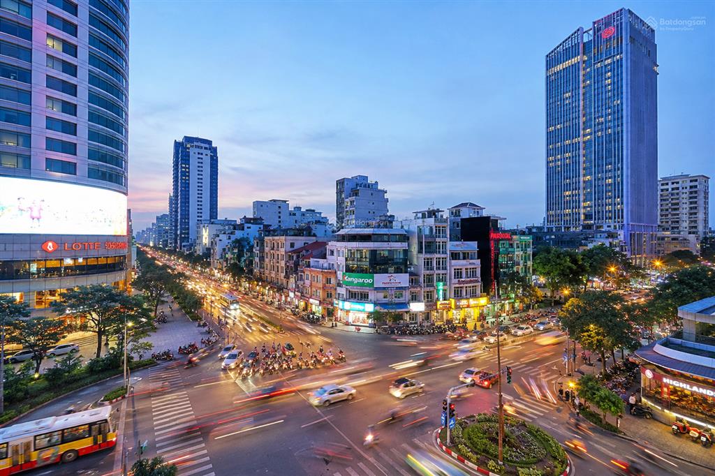 Hiếm!!! chính chủ bán nhà đẹp đội cấn kim mã thang máy 38m 6 tầng ô tô tránh cách 15m chỉ 9 tỷ.