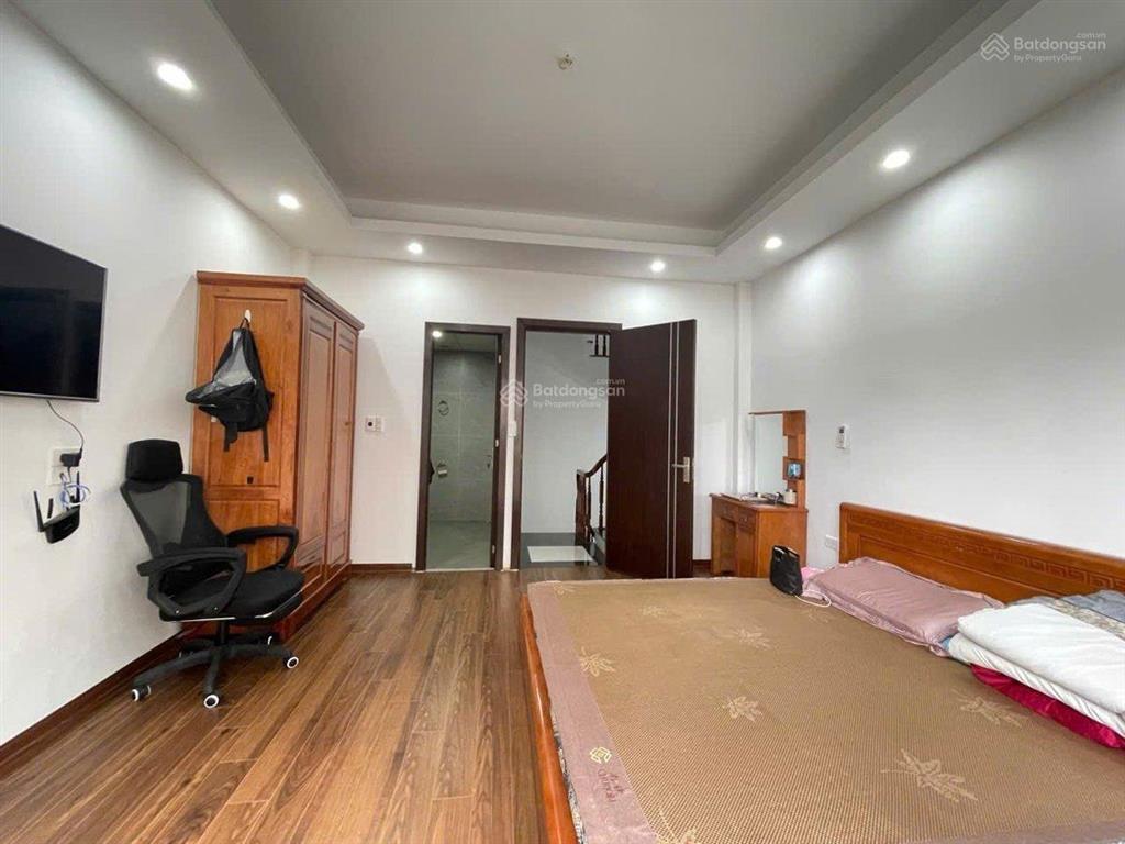 Hot!!! chính chủ bán nhà p.tôn đức thắng 26m 5 tầng giá 5tỷ 15m ra đường ô tô.