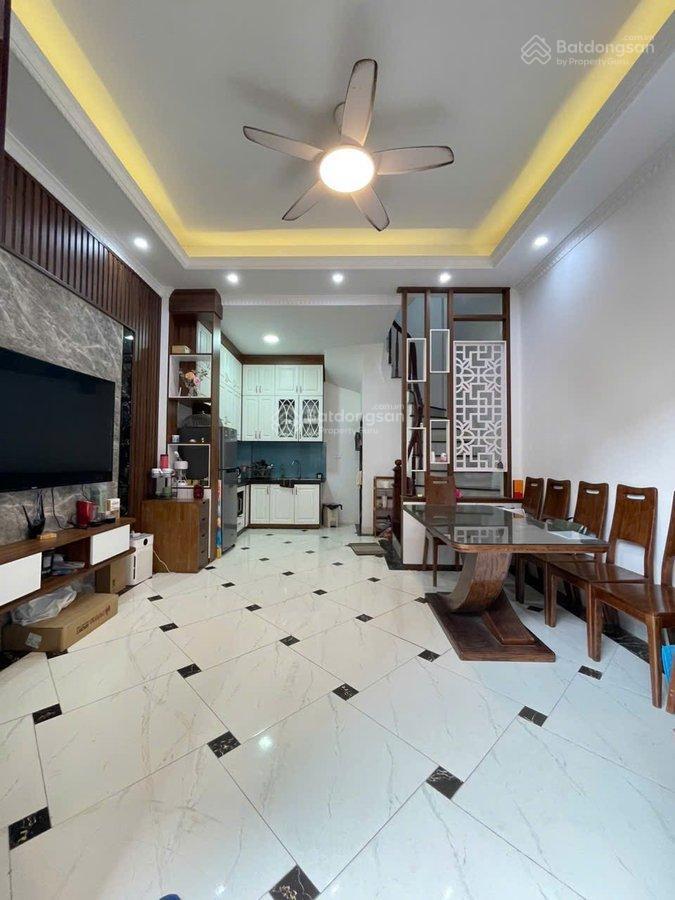Hot!!! chính chủ bán nhà p.tôn đức thắng 26m 5 tầng giá 5tỷ 15m ra đường ô tô.
