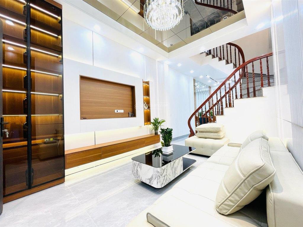 Hiếm!!! chính chủ bán nhà phố lĩnh nam, dt 35m, 5 tầng sát đường ô tô giá chỉ 6tỷ5