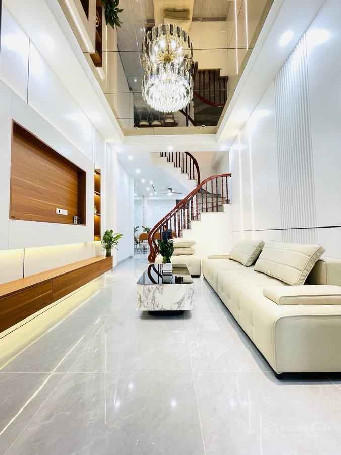 Hiếm!!! chính chủ bán nhà phố lĩnh nam, dt 35m, 5 tầng sát đường ô tô giá chỉ 6tỷ5
