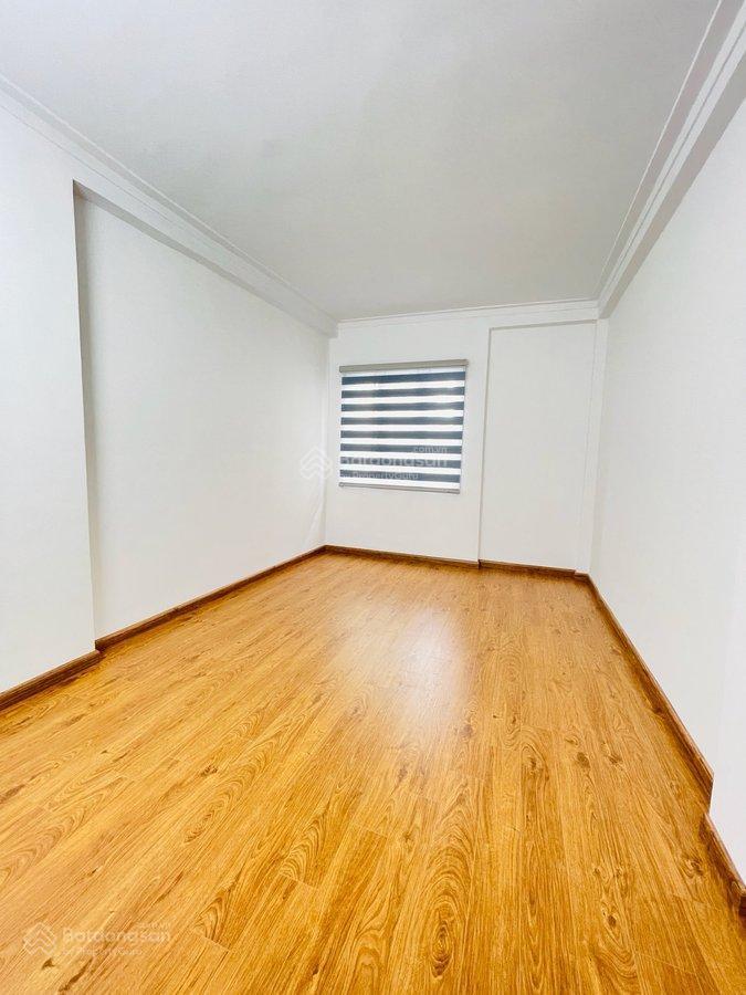 Hiếm!!! chính chủ bán nhà phố lĩnh nam, dt 35m, 5 tầng sát đường ô tô giá chỉ 6tỷ5