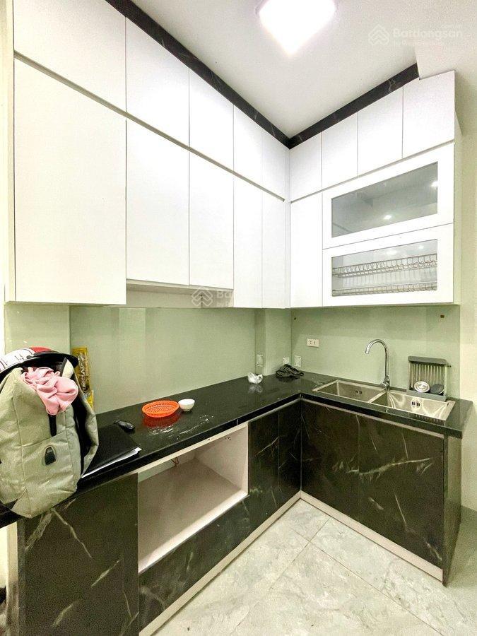 Hiếm!!! chính chủ bán nhà phố lĩnh nam, dt 35m, 5 tầng sát đường ô tô giá chỉ 6tỷ5