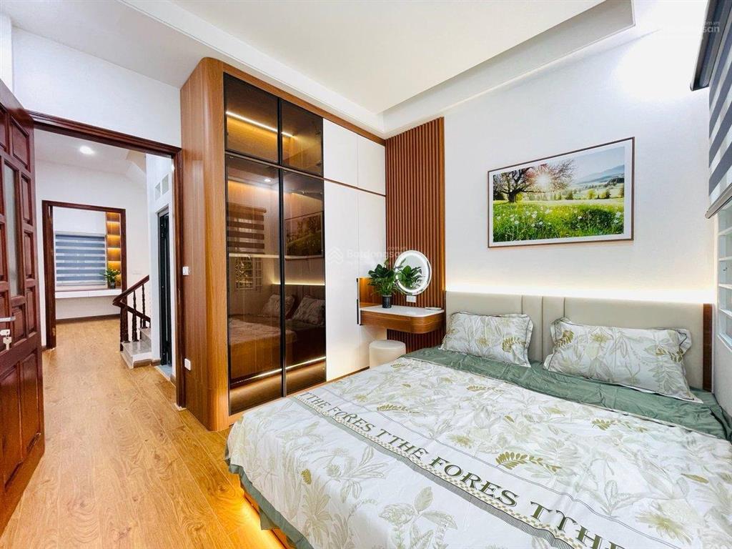 Hiếm!!! chính chủ bán nhà phố lĩnh nam, dt 35m, 5 tầng sát đường ô tô giá chỉ 6tỷ5
