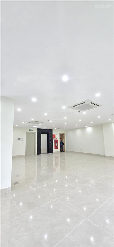 Hót! chính chủ bán tòa nhà văn phòng phố lê văn lương lô góc siêu đẹp 120m giá 76tỷ.
