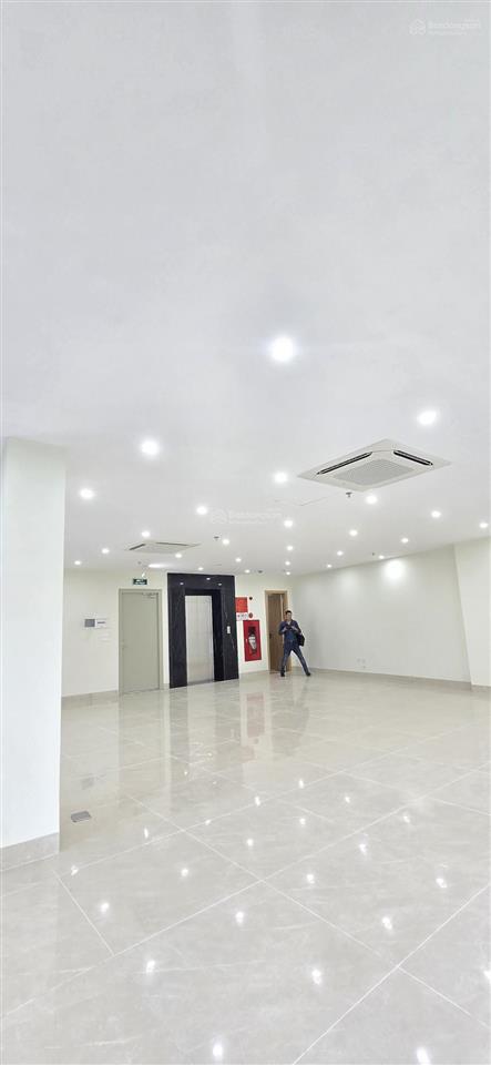 Hót! chính chủ bán tòa nhà văn phòng phố lê văn lương lô góc siêu đẹp 120m giá 76tỷ.