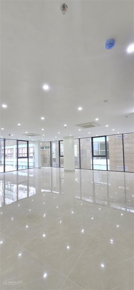 Hót! chính chủ bán tòa nhà văn phòng phố lê văn lương lô góc siêu đẹp 120m giá 76tỷ.