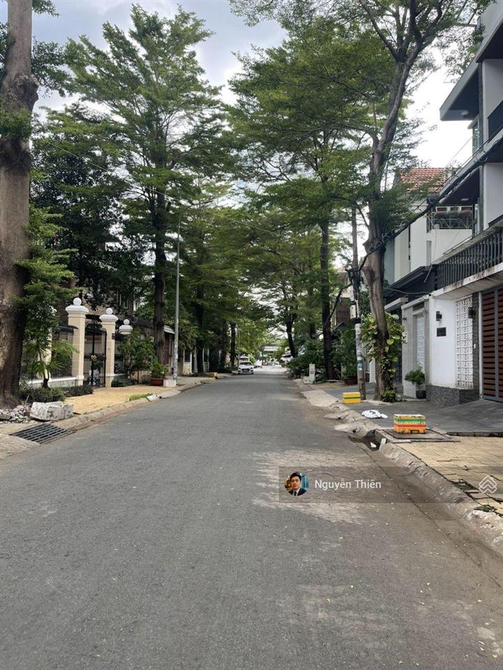 Vị trí đẹp  bán căn góc 2mt bình lợi, 10 x 17m  kết cấu 3 tầng  kdc ven sông sg thoáng mát