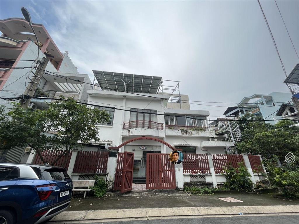 Vị trí đẹp  bán căn góc 2mt bình lợi, 10 x 17m  kết cấu 3 tầng  kdc ven sông sg thoáng mát